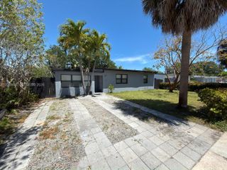 1325 NW 11th Ct, Fort Lauderdale, FL 33311