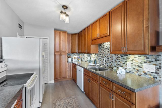 620 LAKE DRIVE, Oviedo, FL 32766