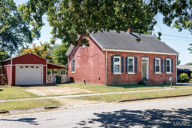 302 E Dee Street, Lebanon, IL 62254