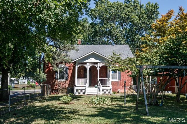 302 E Dee Street, Lebanon, IL 62254