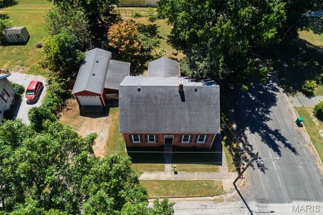 302 E Dee Street, Lebanon, IL 62254