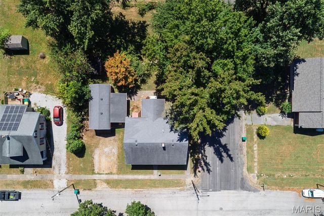 302 E Dee Street, Lebanon, IL 62254