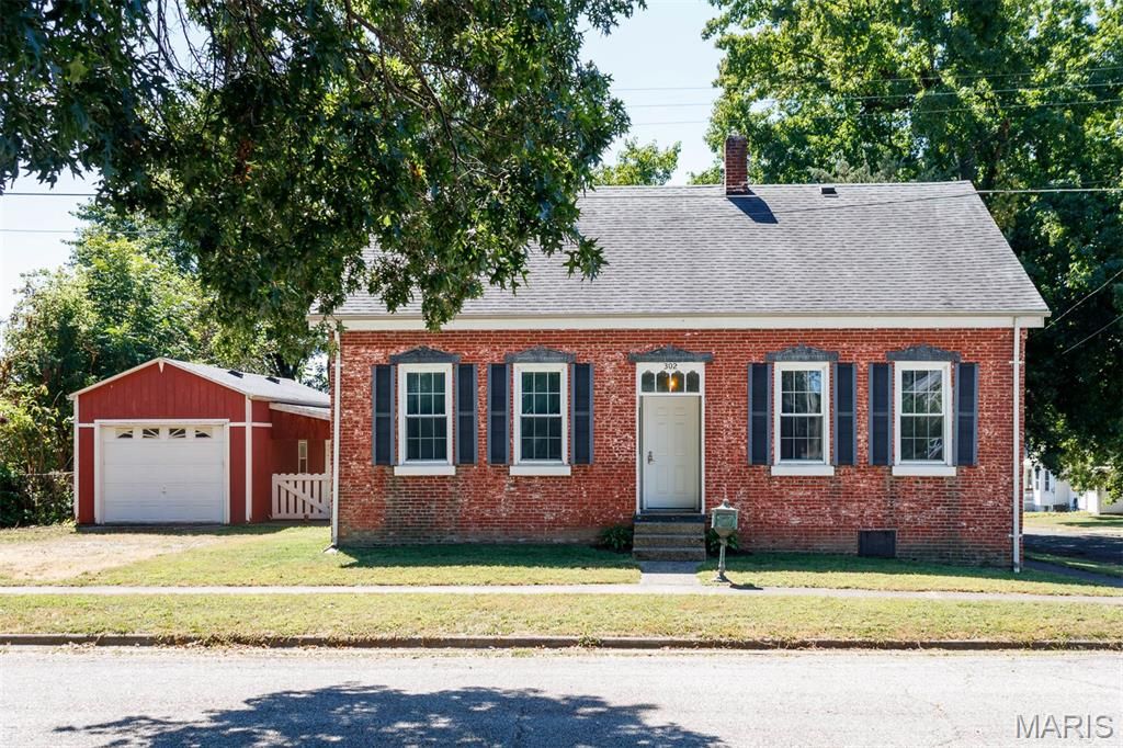 302 E Dee Street, Lebanon, IL 62254