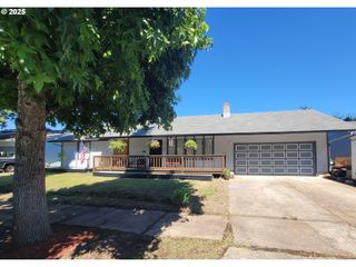 647 S 44TH St, Springfield, OR 97478