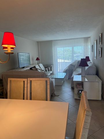 220 Kings Point Drive 210, Sunny Isles Beach, FL 33160