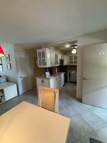 220 Kings Point Drive 210, Sunny Isles Beach, FL 33160