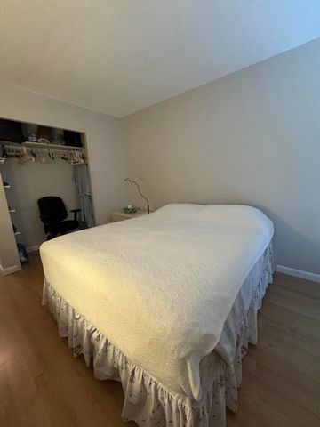 220 Kings Point Drive 210, Sunny Isles Beach, FL 33160