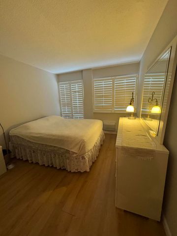 220 Kings Point Drive 210, Sunny Isles Beach, FL 33160