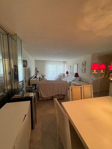 220 Kings Point Drive 210, Sunny Isles Beach, FL 33160