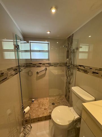 220 Kings Point Drive 210, Sunny Isles Beach, FL 33160