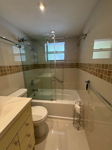 220 Kings Point Drive 210, Sunny Isles Beach, FL 33160