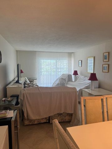 220 Kings Point Drive 210, Sunny Isles Beach, FL 33160