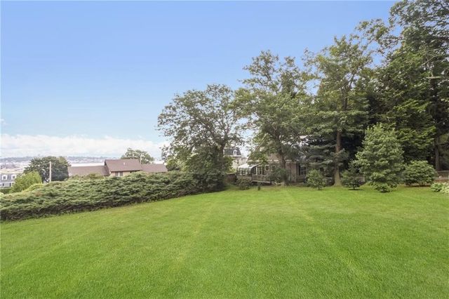 428 Gibbs Avenue 4, Newport, RI 02840