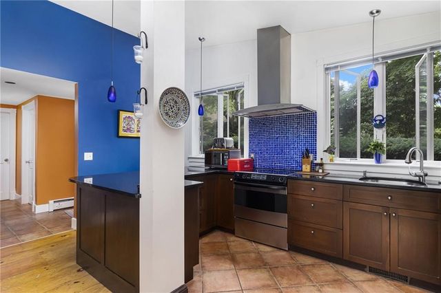 428 Gibbs Avenue 4, Newport, RI 02840