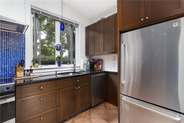 428 Gibbs Avenue 4, Newport, RI 02840