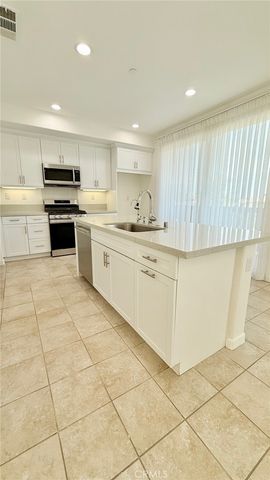 713 S Azusa A, Azusa, CA 91702