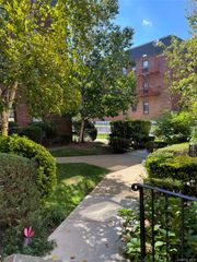 215-40 47 Avenue 3B, Bayside, NY 11361
