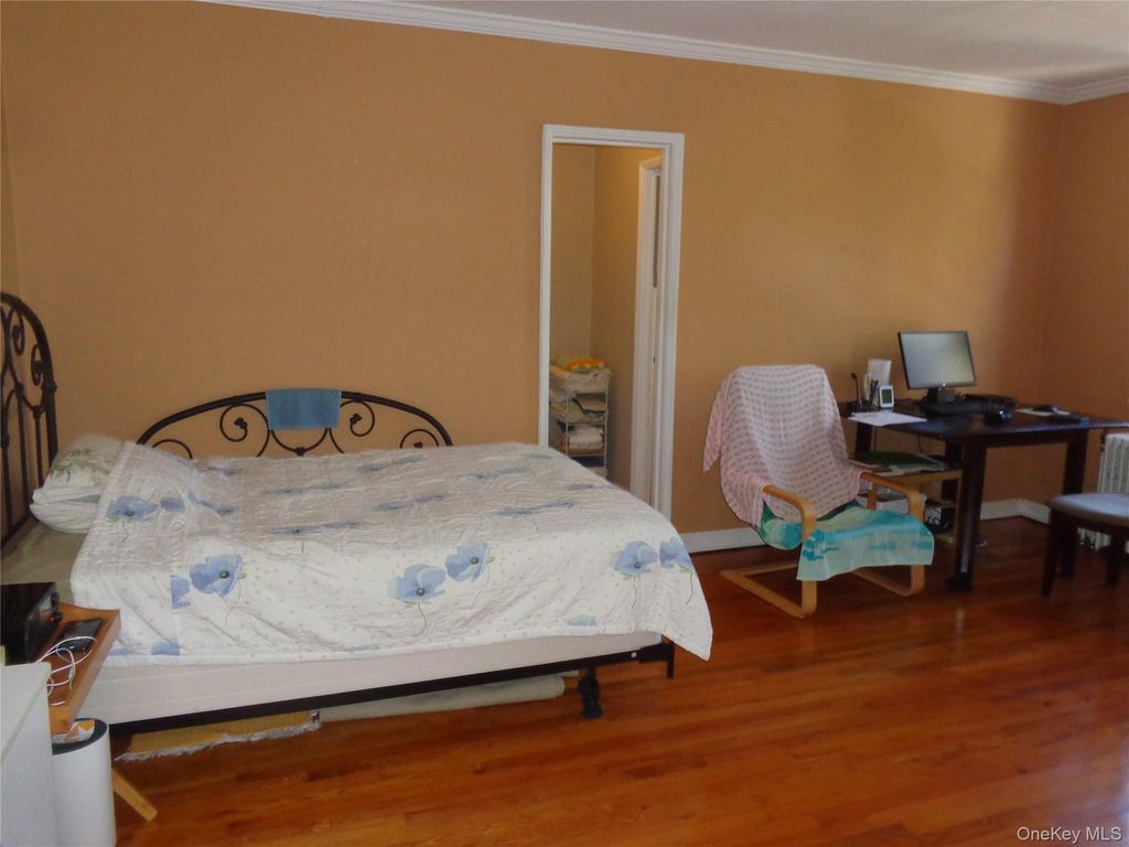 215-40 47 3B, Bayside, NY 11361 — photo 2