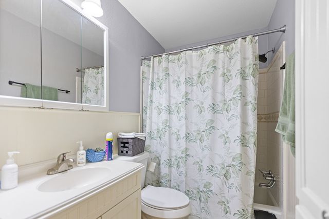 327 Nob Hill Lane, Seven Points, TX 75143