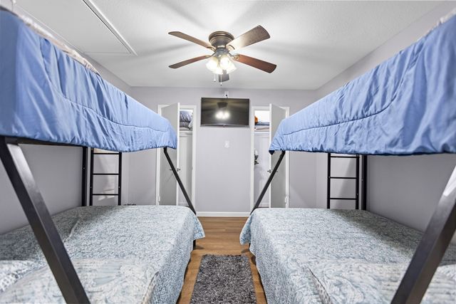 327 Nob Hill Lane, Seven Points, TX 75143