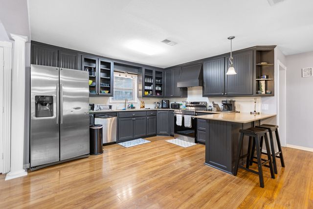 327 Nob Hill Lane, Seven Points, TX 75143