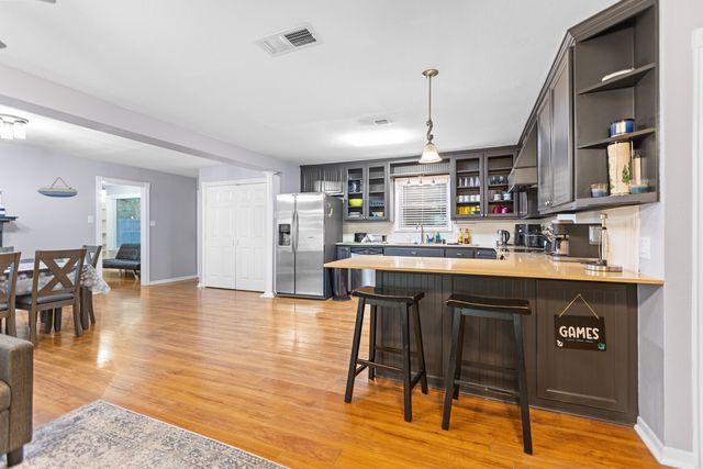 327 Nob Hill Lane, Seven Points, TX 75143