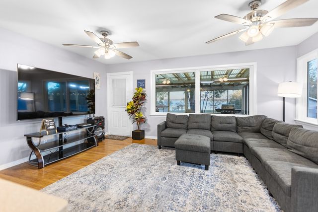 327 Nob Hill Lane, Seven Points, TX 75143