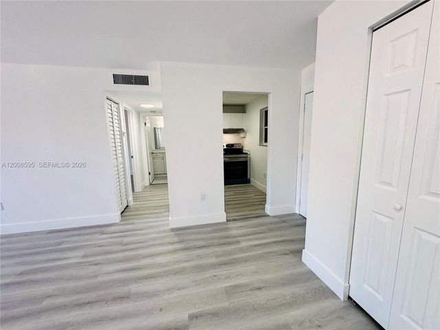 6095 W 18th Avenue S219, Hialeah, FL 33012