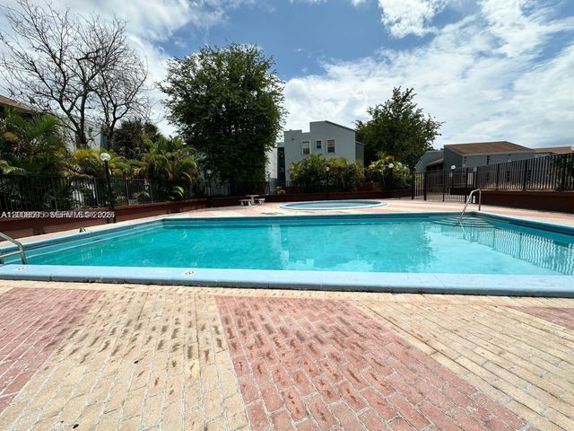 6095 W 18th Avenue S219, Hialeah, FL 33012