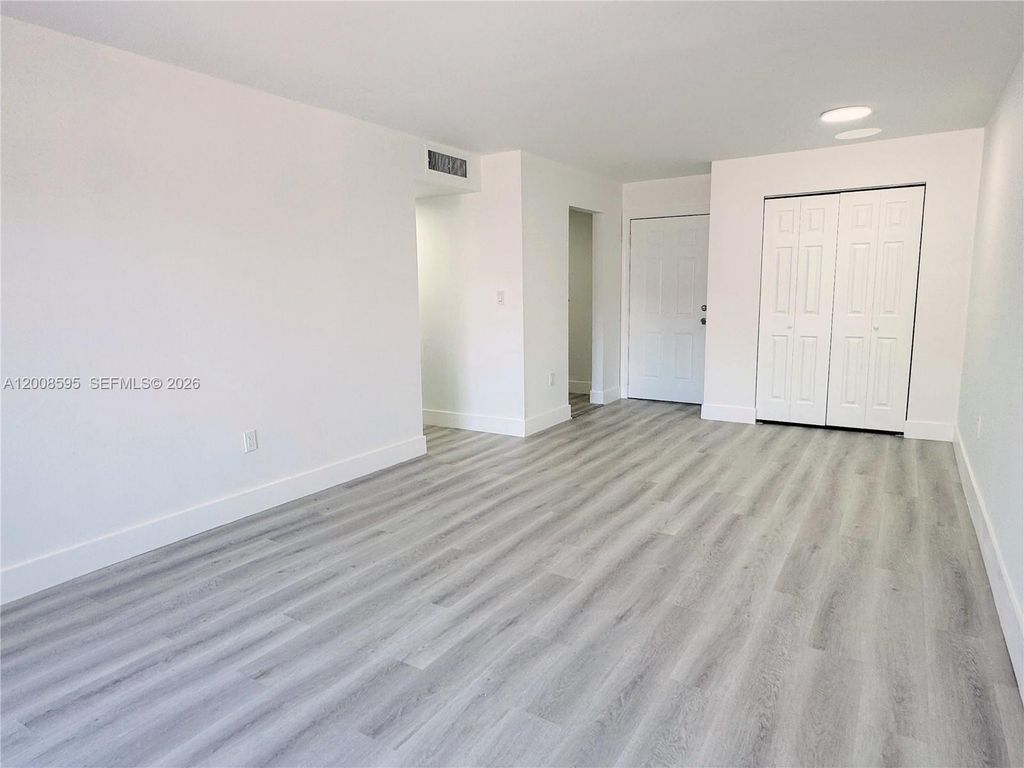 6095 W 18th Avenue S219, Hialeah, FL 33012