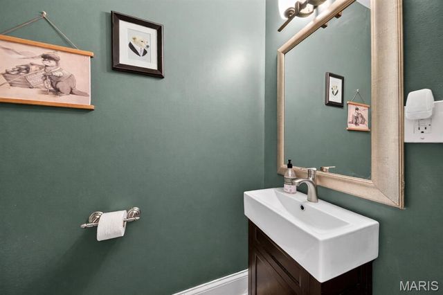 2315 Russell Boulevard, St Louis, MO 63104