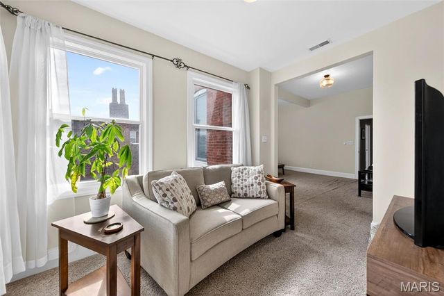 2315 Russell Boulevard, St Louis, MO 63104