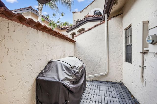 8841 W Sunrise Boulevard, Plantation, FL 33322