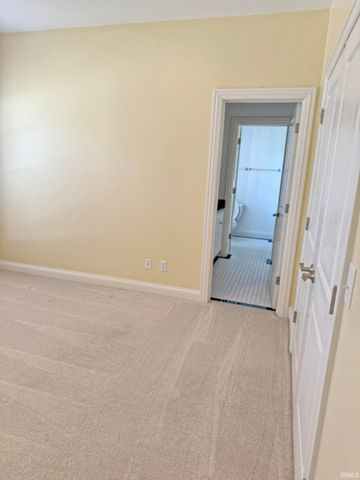 8955 Willowbend Drive, Newburgh, IN 47630