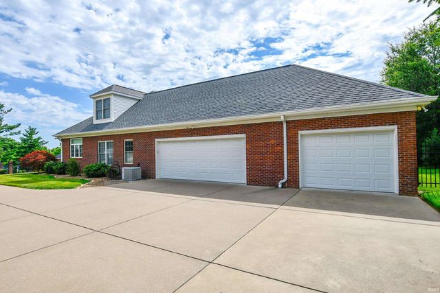 8955 Willowbend Drive, Newburgh, IN 47630