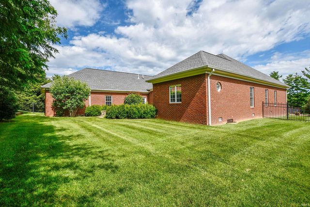8955 Willowbend Drive, Newburgh, IN 47630