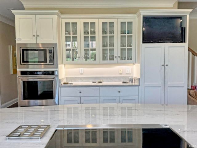 8955 Willowbend Drive, Newburgh, IN 47630