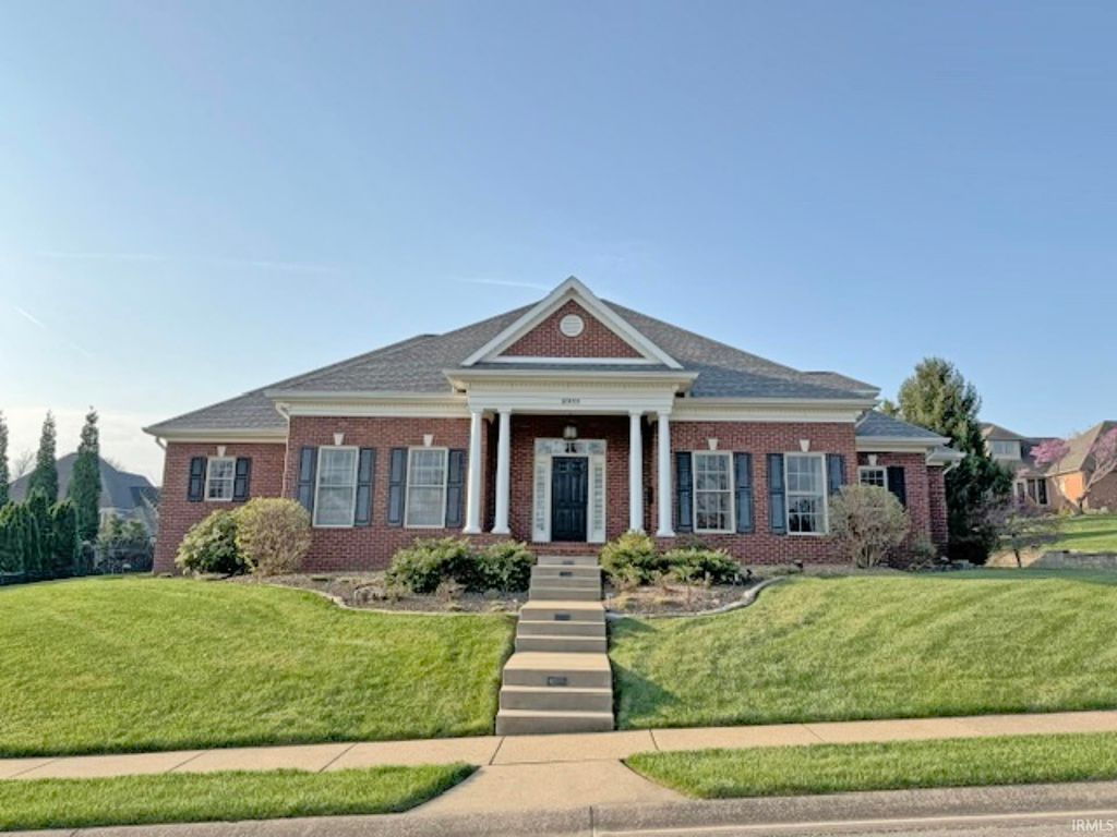 8955 Willowbend Drive, Newburgh, IN 47630