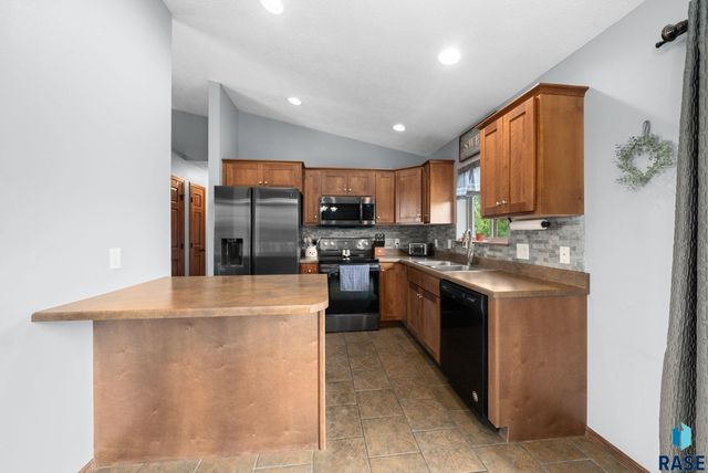 7905 W Wilson Dr, Sioux Falls, SD 57106