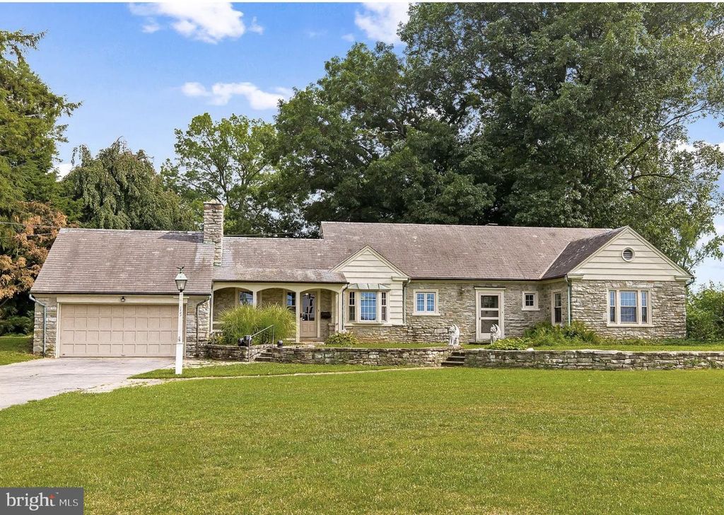 1742 OLD PHILADELPHIA PIKE, Lancaster, PA 17602