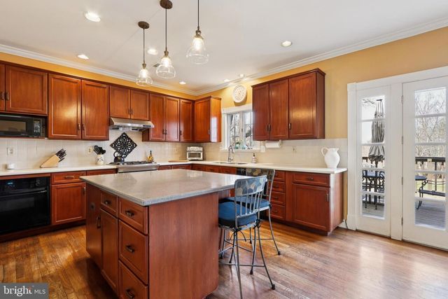 7 FOX RUN RD, Pennington, NJ 08534