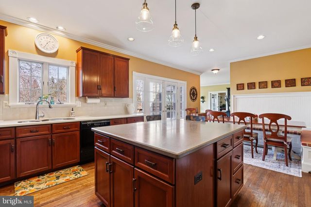 7 FOX RUN RD, Pennington, NJ 08534