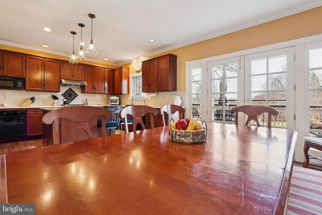 7 FOX RUN RD, Pennington, NJ 08534