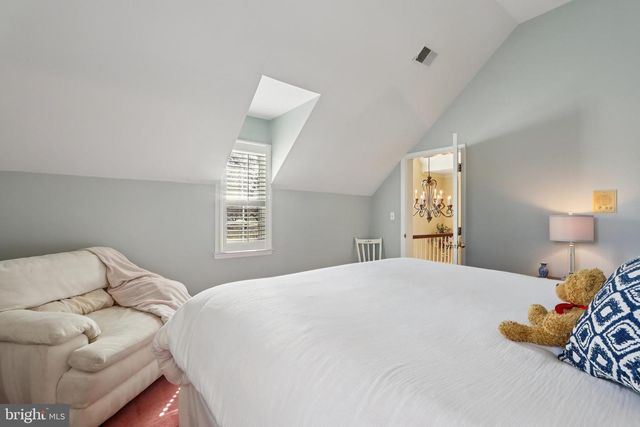 7 FOX RUN RD, Pennington, NJ 08534