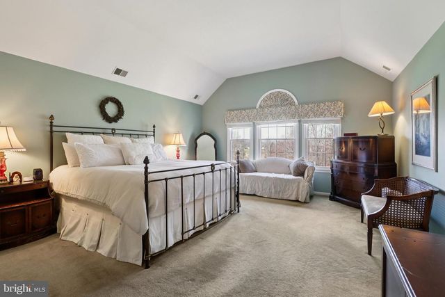 7 FOX RUN RD, Pennington, NJ 08534