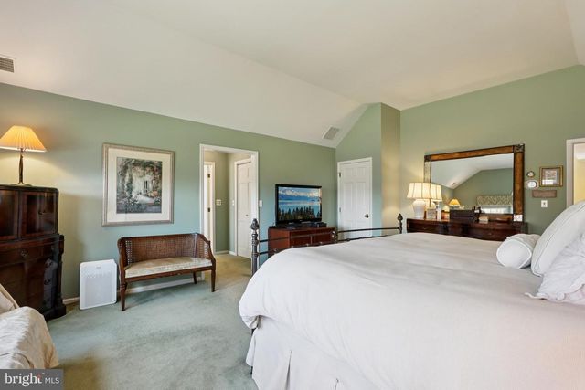 7 FOX RUN RD, Pennington, NJ 08534