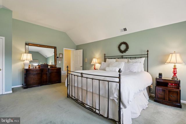 7 FOX RUN RD, Pennington, NJ 08534