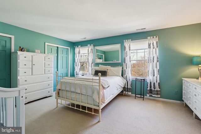 7 FOX RUN RD, Pennington, NJ 08534