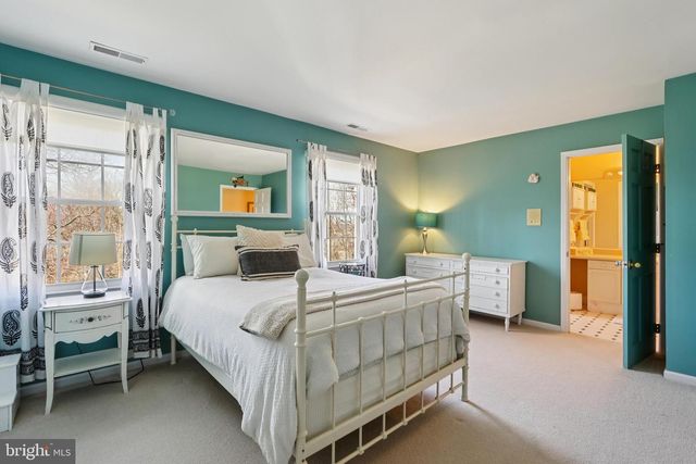 7 FOX RUN RD, Pennington, NJ 08534