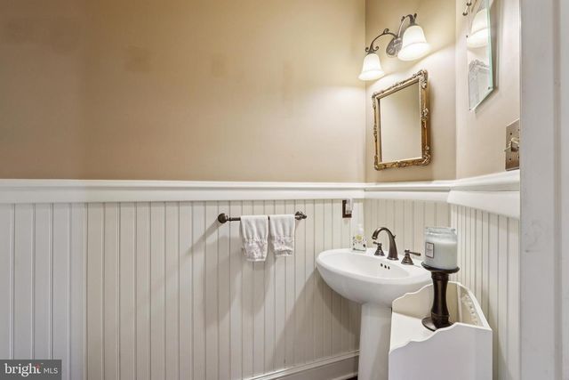 7 FOX RUN RD, Pennington, NJ 08534